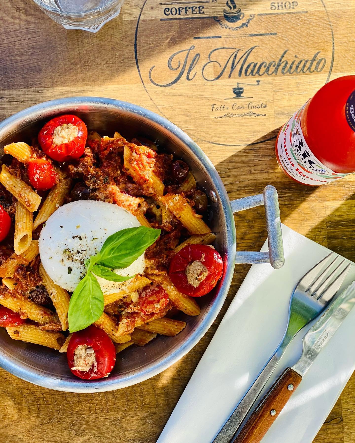 Penne à la burrata et tomates confites